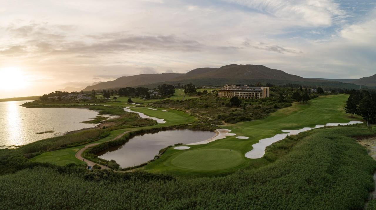 Arabella Hotel, Golf And Spa Херманус Экстерьер фото The 18th hole at Pebble Beach